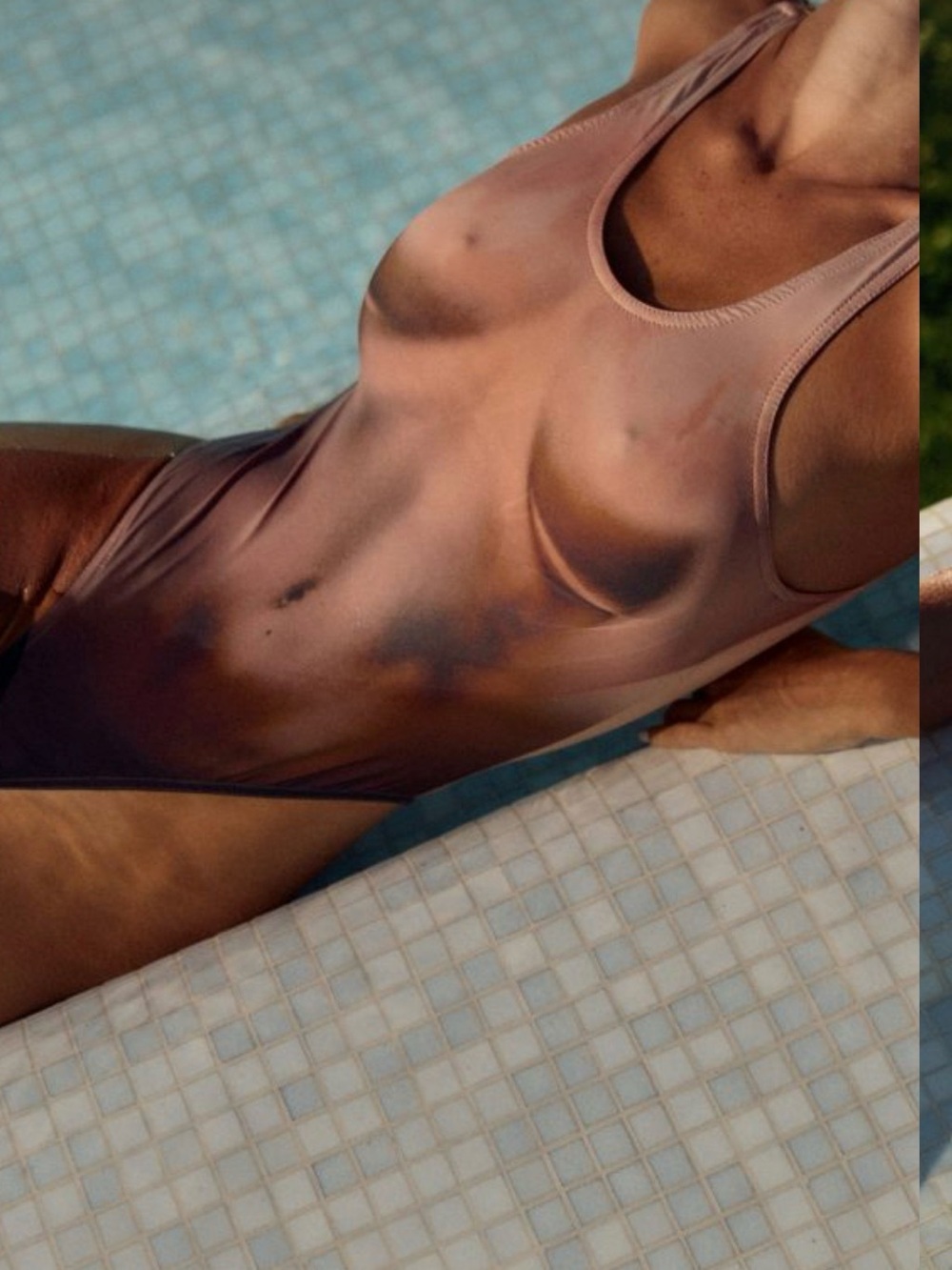 Sculpting One-Piece Swimsuit with imitation of women body size M